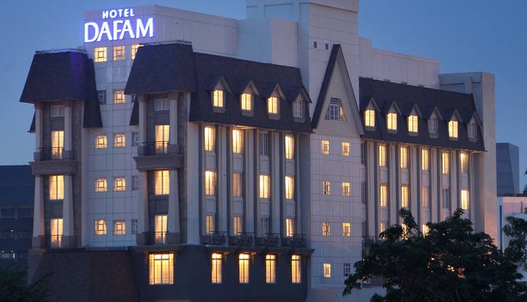 The hotel is located in a prominent building, perfect for business travelers seeking the latest news updates.