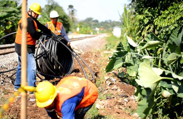 SURGE Builds First Phase Fiber Optic Network in Java Align With the Railway