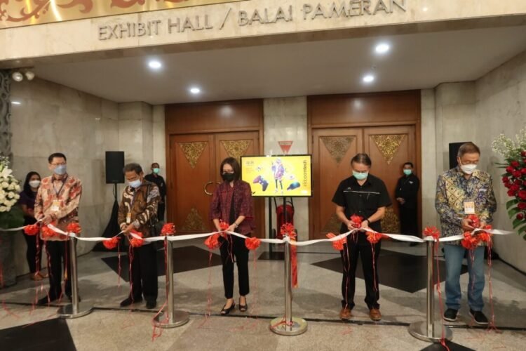 The ribbon cutting in Indocomtech 2022