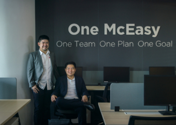 Co-founder McEasy Hendrik Ekowaluyo (left) dan Raymond Sutjiono (right)