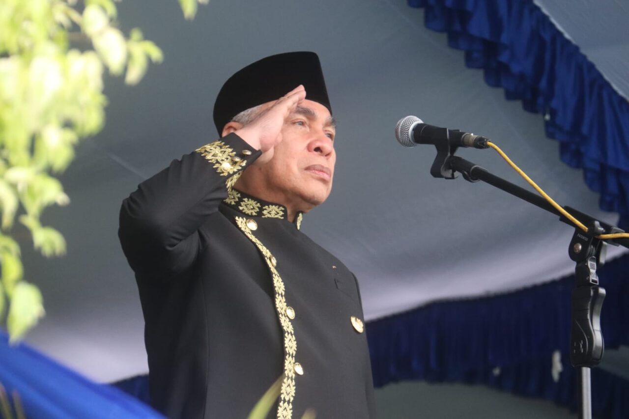 Governor Isran Noor