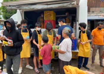 Wonder Food working with Youth Action Hub Indonesia, organized a community-wide food drive event