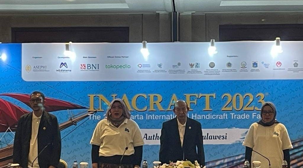 (Left to right)Creative Industry, IT, and Promotion Deputy ASEPHI Muh Jufri, General Secretary ASEPHI Baby Jurmawati, the Chairman of ASEPHI Muchsin Ridjan, and the Director of Mediatama Binakreasi Umi Noor during the techncal meeting of 23rd Inacraft