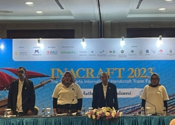 (Left to right)Creative Industry, IT, and Promotion Deputy ASEPHI Muh Jufri, General Secretary ASEPHI Baby Jurmawati, the Chairman of ASEPHI Muchsin Ridjan, and the Director of Mediatama Binakreasi Umi Noor during the techncal meeting of 23rd Inacraft