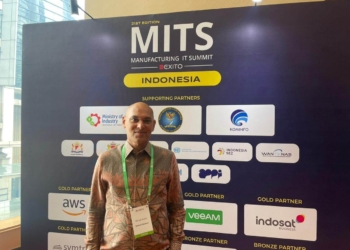 SVP IoT Industry, Indosat Business Deepak Pande introduces IoT Connect during Manufacturing IT Summit 2023