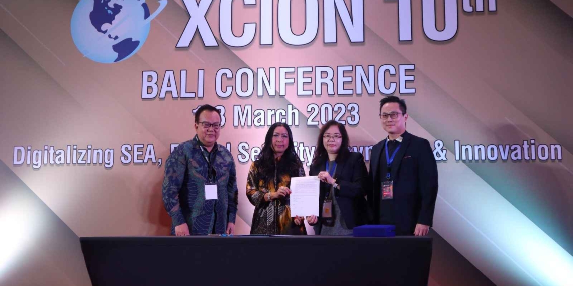 (Left) Co-Founder of ICION, Ray Sugiarto, Director PT Advanced Technologies Pacific (ATP) Makwiyah, the Director of RCEP IC Goh Seh Harn, and the Managing Director of RCEP IC Alicia Chan during MoU Signing RCEP IC and ICION