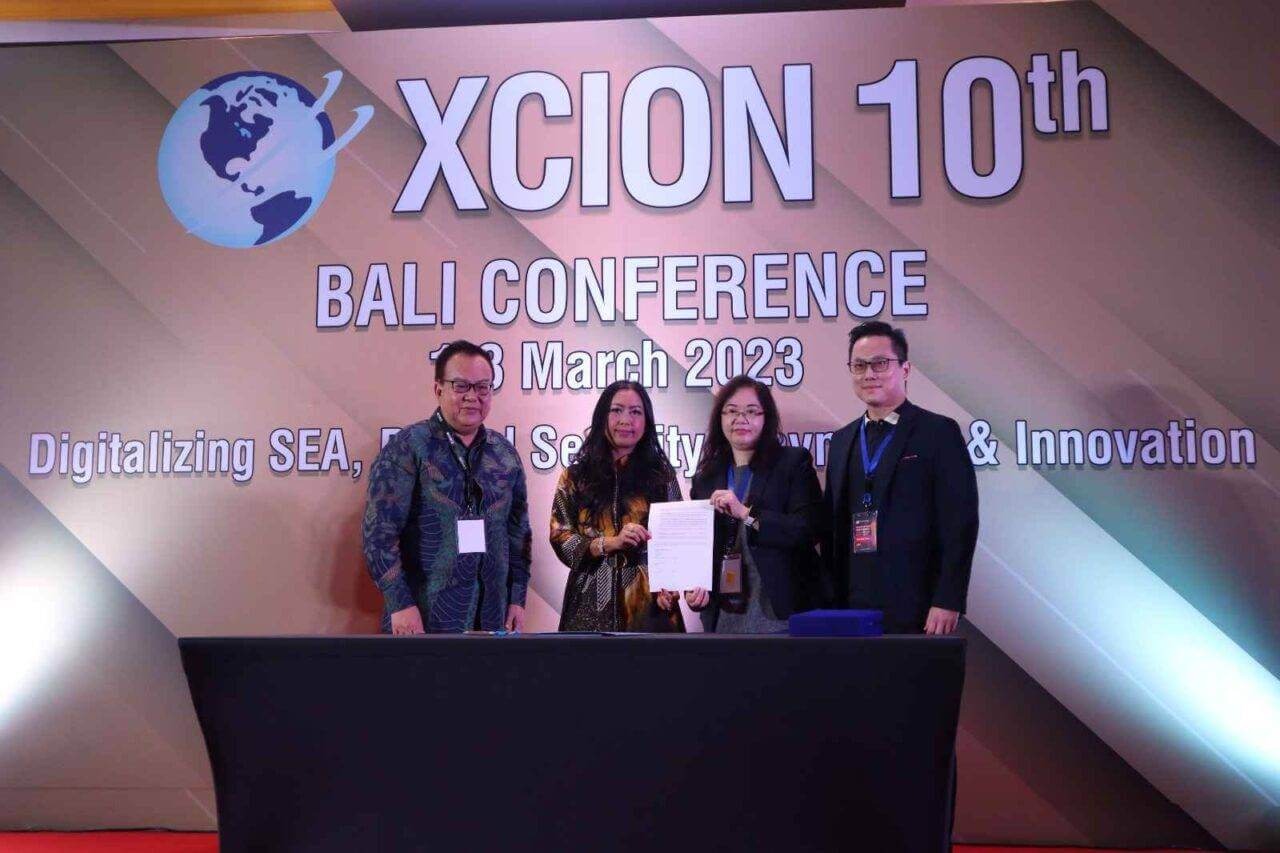 (Left) Co-Founder of ICION, Ray Sugiarto, Director PT Advanced Technologies Pacific (ATP) Makwiyah, the Director of RCEP IC Goh Seh Harn, and the Managing Director of RCEP IC Alicia Chan during MoU Signing RCEP IC and ICION