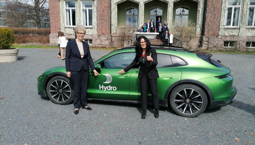(from right) Barbara Frenkel, Member of the Executive Board for Procurement at Porsche AG and Hilde Merete Aasheim, President and CEO of Norsk Hydro ASA.