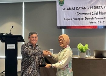 (left) Regional Secretary of East Kalimantan, Sri Wahyuni in Digital Leadership Training