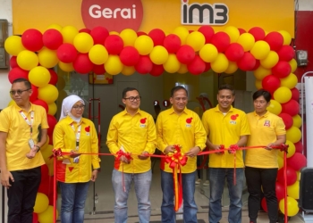 The opening of IM3 outlets in JL. Pemuda, East Jakarta