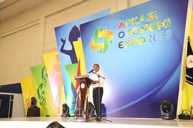 The Minister of Investment, Bahlil Lahadalia delivered his speech during the closing ceremony of APKASI Expo 2023