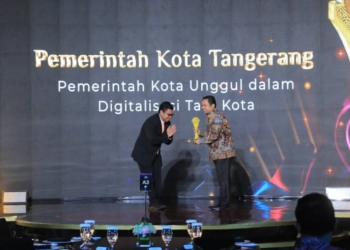Tangerang City Mayor, Arief, received digital urban planning awards 2023 from Detikcom