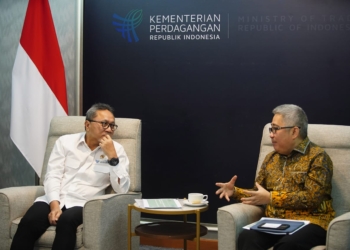(left) Trade Minster Zulkifli 'Zulhas' Hasan discussed with the representative of AB3O