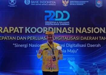 The Mayor of Tarakan City, Khairul hold TP2DD Award