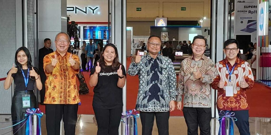 The opening of Indocomtech 2023 at the ICE BSD Tangerang, Banten (10/25). business news