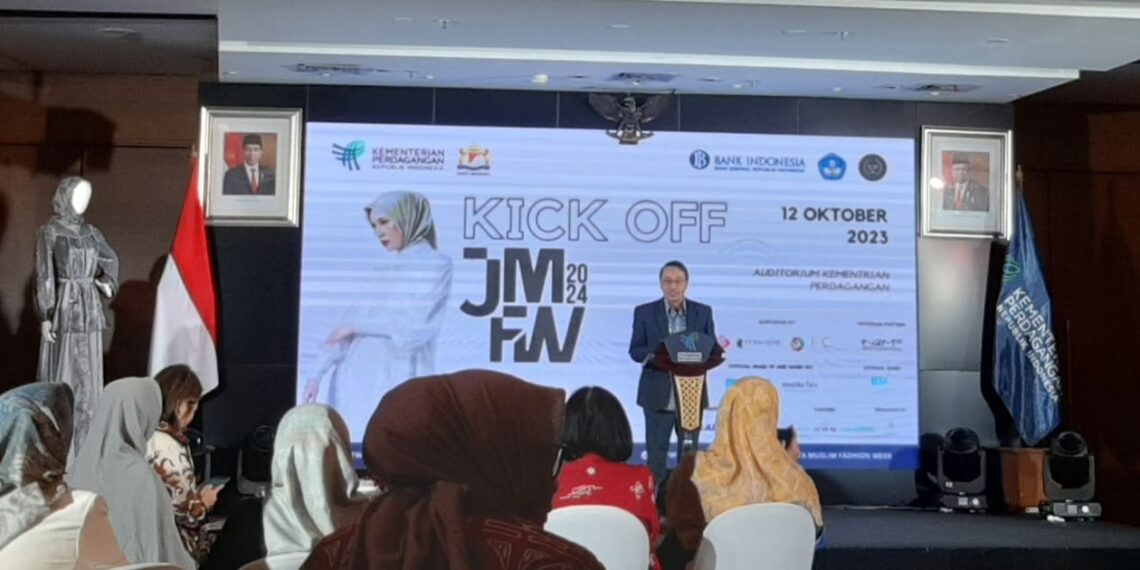 Didi Sumedi, Director General of National Export Development, Ministry of Trade at the kick-off of JMFW 2024 in Jakarta (10/12).