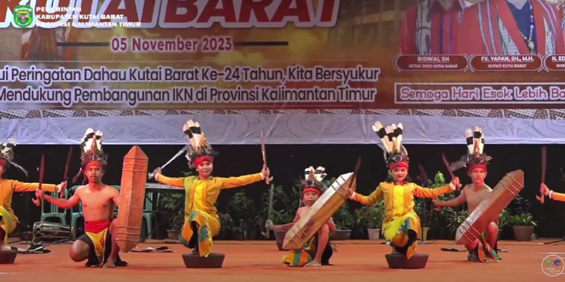 One of the performances by participants in the West Kutai coastal dance competition at Sendawar Cultural Park (10/25). Image: West Kutai Communication and Informatics Dept/Youtube business news