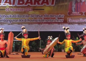 One of the performances by participants in the West Kutai coastal dance competition at Sendawar Cultural Park (10/25). Image: West Kutai Communication and Informatics Dept/Youtube business news