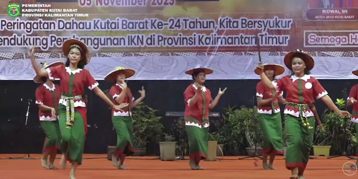 Inland dance competition held by West Kutai Tourism Department at Sendawar Cultural Park (10/26). Image: West Kutai Communication and Informatics Dept/Youtube business news