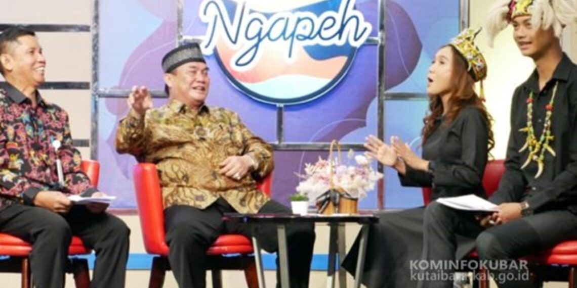 West Kutai Regent FX Yapan spoke about Dahau Festival at the Ngapeh Talkshow at TVRI East Kalimantan Samarinda (10/16). business news