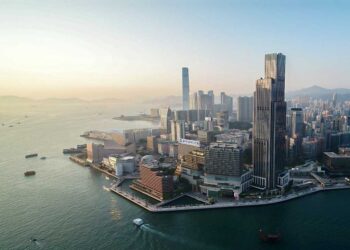 Avenue of Stars in partnership with K11 MUSEA will transform K11 Victoria Dockside into a never-before-seen Louis Vuitton fashion runway.
