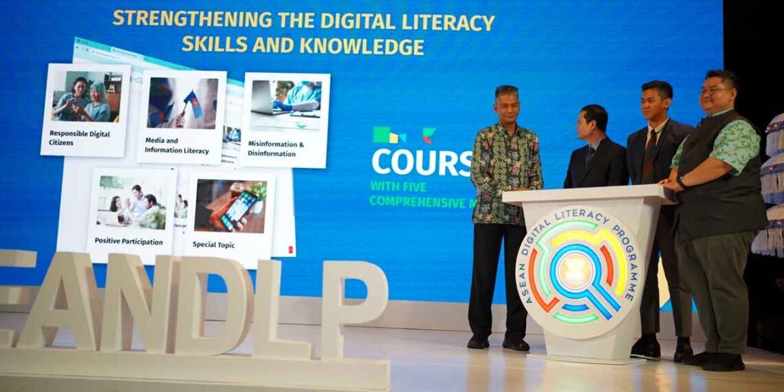 ASEAN FOUNDATION IN COLLABORATION WITH GOOGLE.ORG LAUNCHES DIGITAL LITERACY E-LEARNING PLATFORM AT REGIONAL FORUM