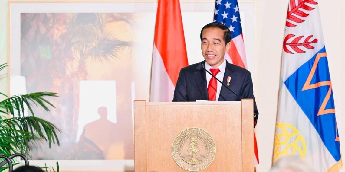 President Joko Widodo delivered a public lecture on the energy transition at Stanford University, San Francisco, USA (11/15). Image: BPMI Setpres