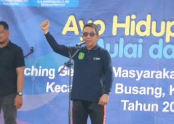 East Kutai Regent Ardiansyah Sulaiman during his working visit to Busang District (10/31). Image: East Kutai Regency Secretariat Protocols and Communications business news