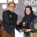 Indri Astuti, Head of the Tangerang City Communication and Informatics Dept (right) received the the Indonesian Public Relations Award 2023. Image: Tangerang City Communication and Informatics Dept. business news