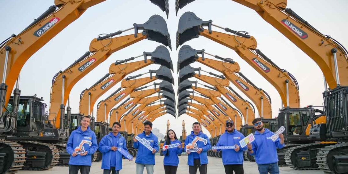 XCMG Excavator Showcases Commitment to High-Value Services and Intelligent Manufacturing at Apprentice Experience Day. (PRNewsfoto/XCMG Excavator)