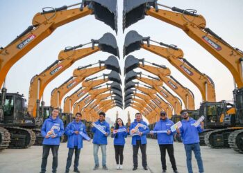 XCMG Excavator Showcases Commitment to High-Value Services and Intelligent Manufacturing at Apprentice Experience Day. (PRNewsfoto/XCMG Excavator)