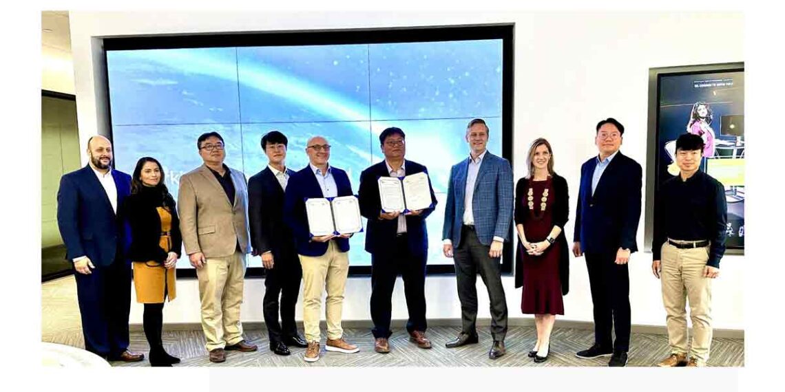 UL Solutions and Hyundai Mobis representatives join together at the UL Solutions headquarters in Northbrook, Illinois, to celebrate the signing of a memorandum of understanding (MoU) between the two organizations. The MoU sets the stage for a collaboration focusing on the safety and performance of EV batteries.