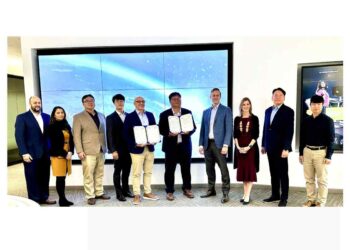 UL Solutions and Hyundai Mobis representatives join together at the UL Solutions headquarters in Northbrook, Illinois, to celebrate the signing of a memorandum of understanding (MoU) between the two organizations. The MoU sets the stage for a collaboration focusing on the safety and performance of EV batteries.