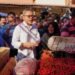 Indonesia's Trade Minster Zulkifli 'Zulhas' Hasan during his visit in Pasar Pagi Tos 3000, Batam. (Photo: Official release)
