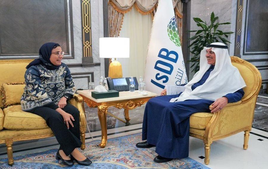 Indonesia's Minister of Finance Sri Mulyani Indrawati and Islamic Development Bank (IsDB) President, Muhammed Al-Jasser