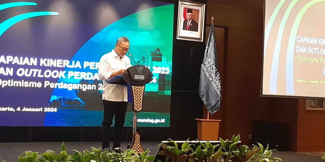 Trade Minister Zulkifli Hasan during Press Conference on 2023 Trade Performance Achievements and 2024 Trade Outlook’ at the Ministry of Trade Office