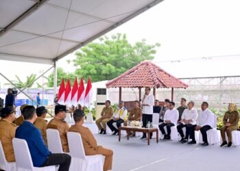 President of Republic Indonesia, Joko ‘Jokowi’ Widodo in his meeting with all village headmen of the Serang Regency in Margagiri Village, Serang Regency, Banten Province.