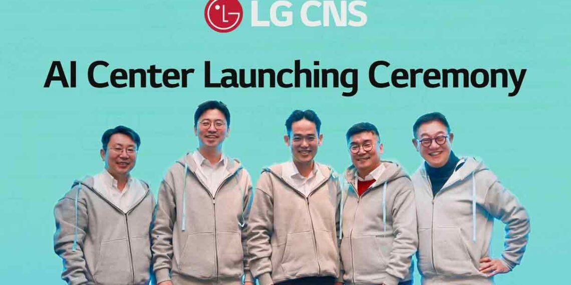 LG CNS ‘AI Center’ Launching Ceremony (From right): CEO of LG CNS Shin Gyoon Hyun, AI Business Professional Leader Kyungil Kim, Head of AI Center Yohan Chin, Head of D&A Business Eddie Jang, Vice President of AI Research Institute Jooyoul Lee