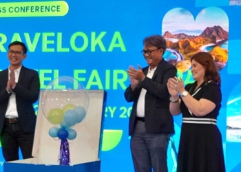 From left: Iko Putera, CEO of Transport Traveloka; Dendy Kurniawan, President Director of Pelita Air Service; and Catherine Belle Guillas, Senior Commercial Director-Revenue Optimization at Archipelago International at Traveloka Travel Fair 2024 (02/27).