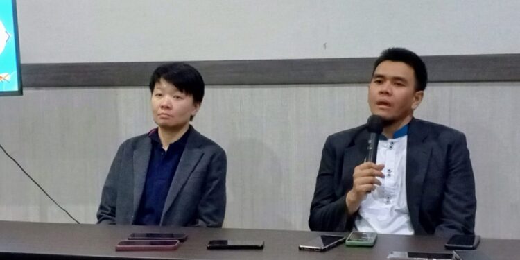 (Left to right) CEO of HMS Ms Reef Man and BD Manager of HMS Bima Aryasena