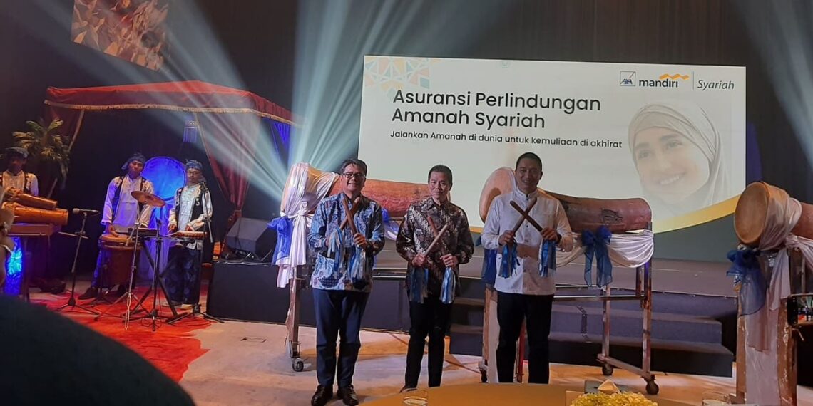 The launch of Amanah Syariah Protection Insurance by Axa Mandiri in Jakarta (03/19). Credit: Sinta