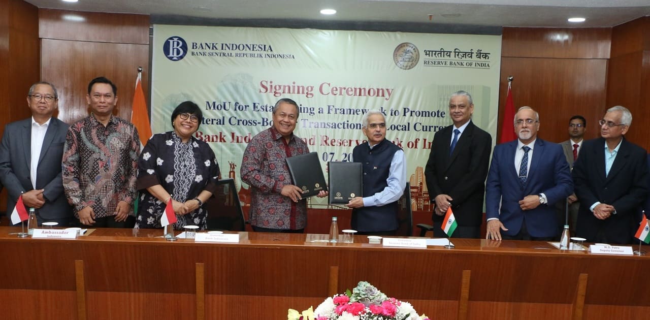 Bank Indonesia and Reserve Bank of India after MoU signing in Mumbai, India (03/07). Credit: Bank Indonesia