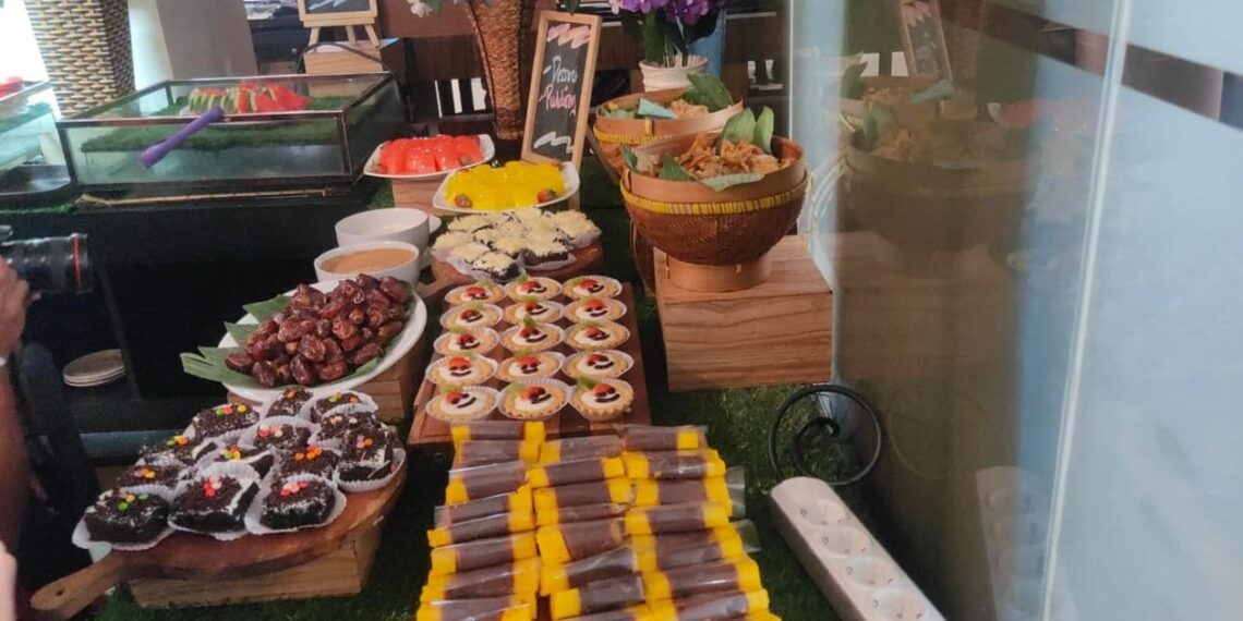 The iftar package at Hotel 88 Mangga Besar VIII. Credit: Sony