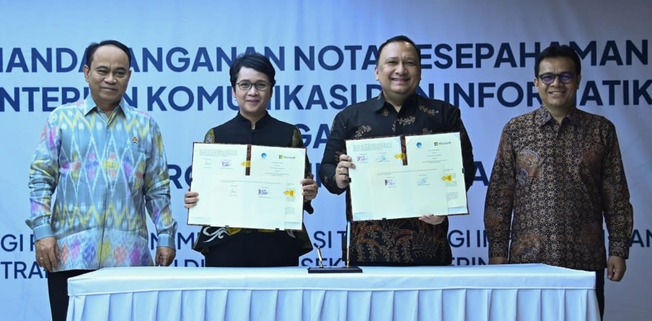 Signing of the MoU between Kominfo and Microsoft Indonesia. Credit: Kominfo