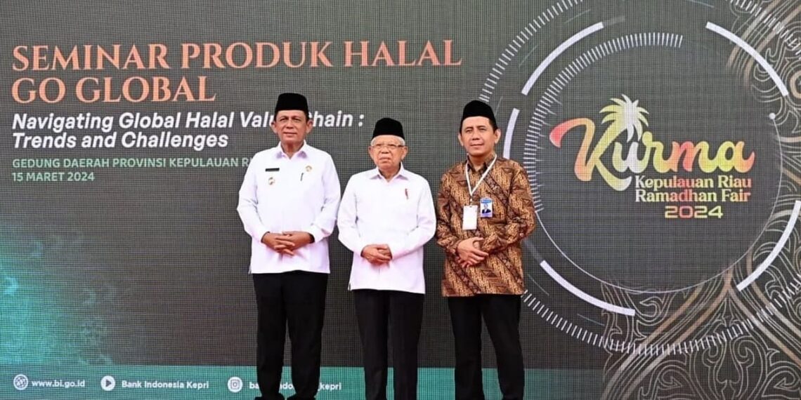 Vice President Ma'ruf Amin (center) at the opening of the Riau Islands Ramadan Fair (Kurma) 2024 and the Go Global Halal Products Seminar at the Riau Islands Province Regional Building. Credit: Ministry of Communication and Informatics