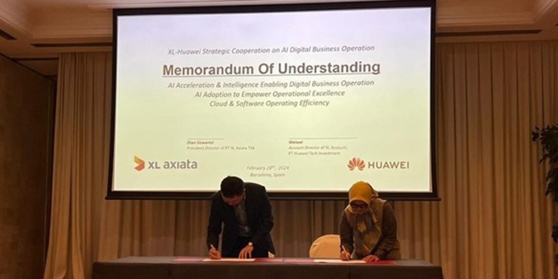 Weiwei, Huawei Account Director (left) and Dian Siswarini, XL Axiata President Director & CEO during MoU signing at MWC 2024. Credit: XL Axiata