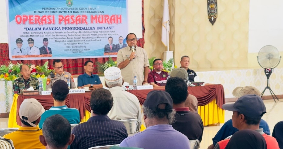 Kasmidi Bulang delivered his opening speech at Bazaar in Sangkulirang (Photo: East Kutai's PR)