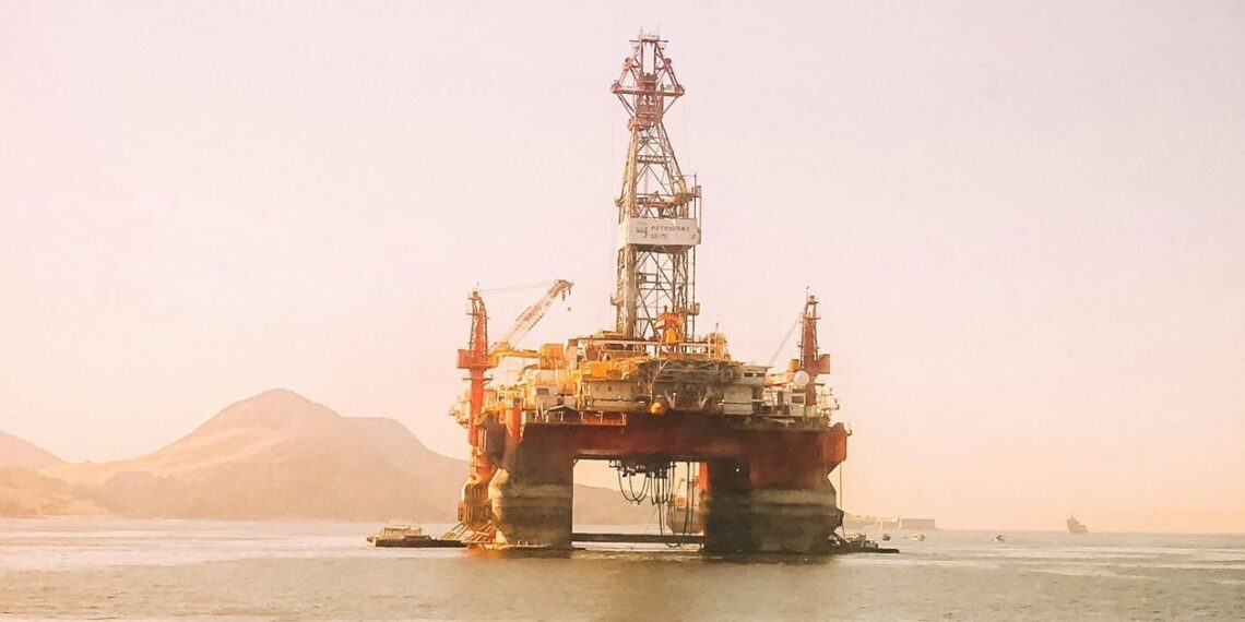 Illustration of crude oil mining. Credit: Fujidudez/Unsplash