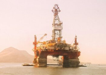 Illustration of crude oil mining. Credit: Fujidudez/Unsplash