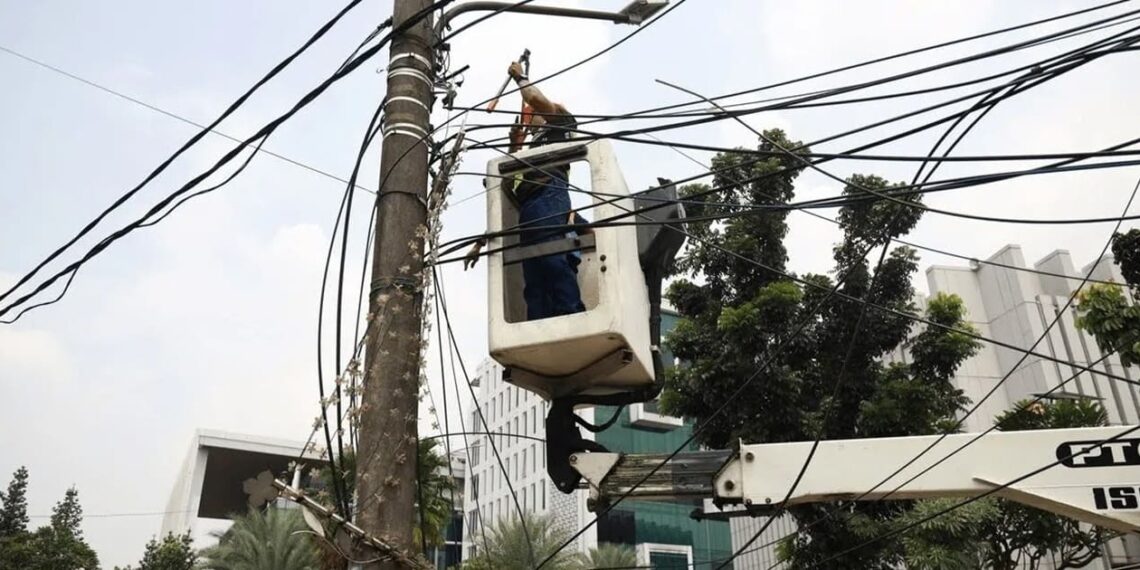 Illustration of irregular fiber optic cables. Credit: South Tangerang City Govt